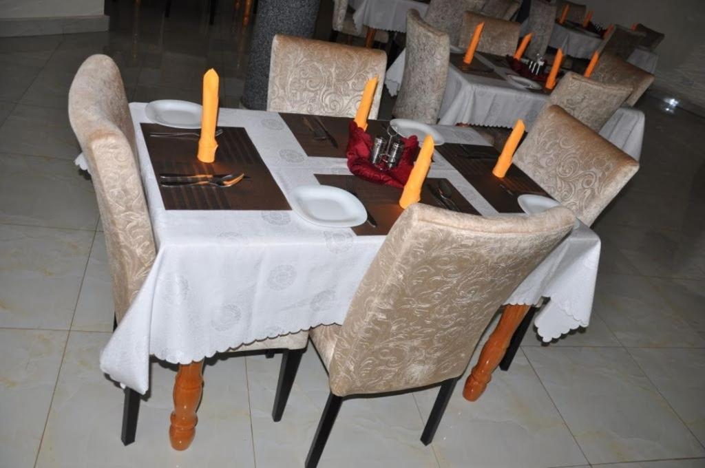 Hoima Eka Hotel Ngoại thất bức ảnh